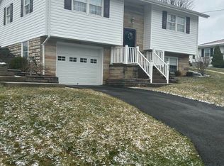 215 Saratoga Dr, Buckhannon, WV 26201
