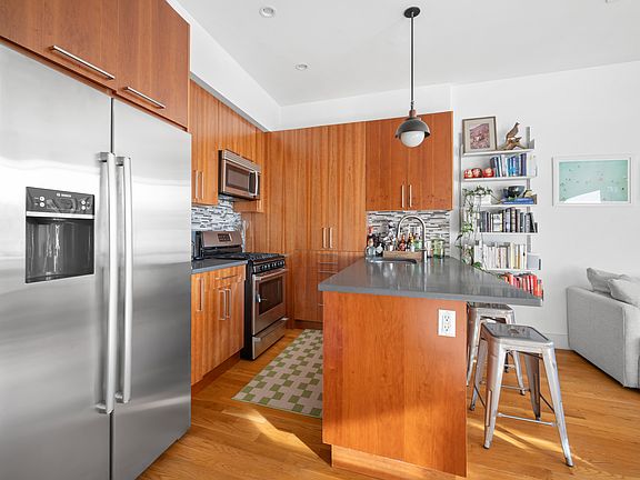 3rd image of 212 Eckford St APT 5