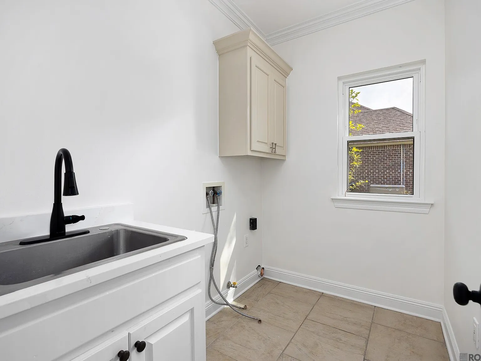 4 bed, 2446 sqft, $3,000 — Photo 3