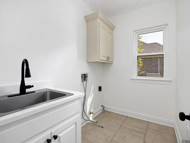 10417 Oakline Dr — Photo 3