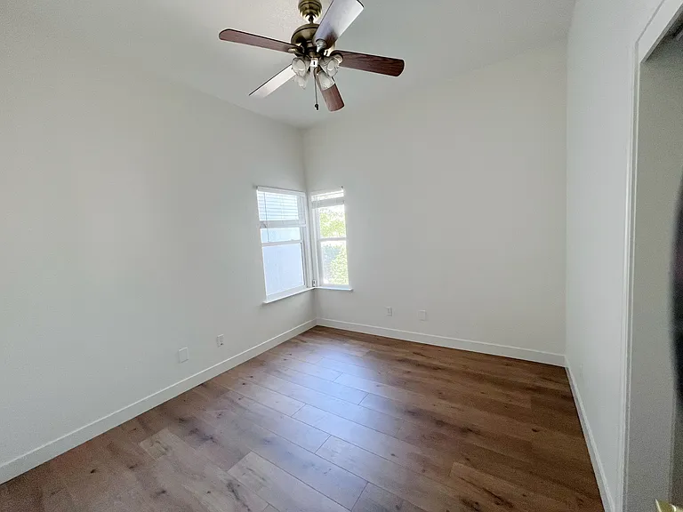 10233 Stathos Dr — Photo 21