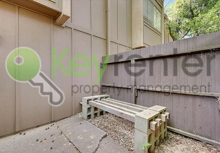 2254 Woodside Ln #2 — Photo 33