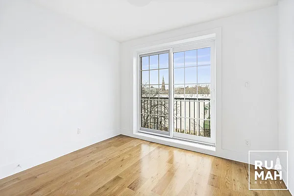 Rented by Rumah Realty Inc | media 11