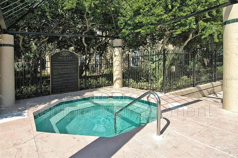 3 bed, 2.0 bath, 1412 sqft, $2,099 — Photo 2