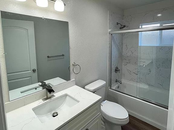 4th image of 452 S 28th St