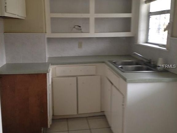 5th image of 2209 Thrace St