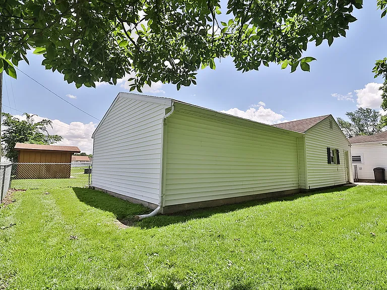 1930 Sara Lee Ave — Photo 36