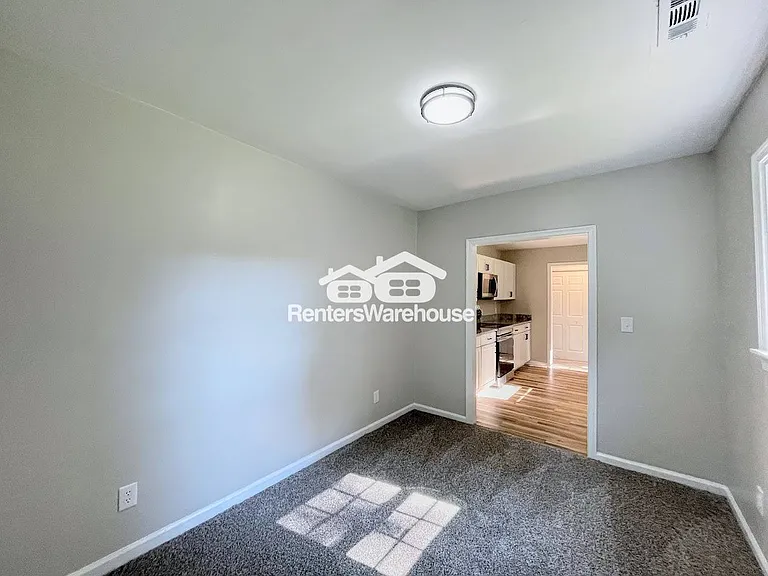 940 Willis St — Photo 6
