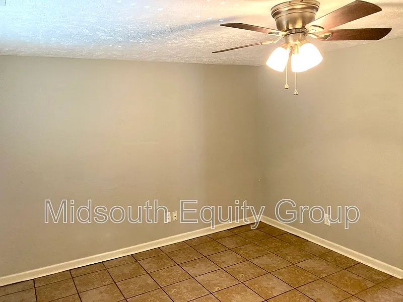 2 bed, 1.0 bath, 709 sqft, $775 — Photo 3