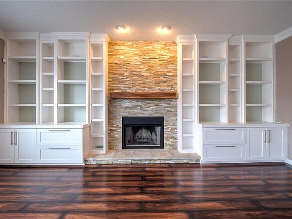 3rd image of 482 Elnora Ln