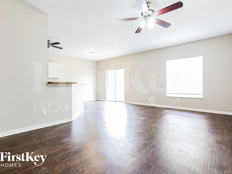 5210 Prime Ter — Photo 2