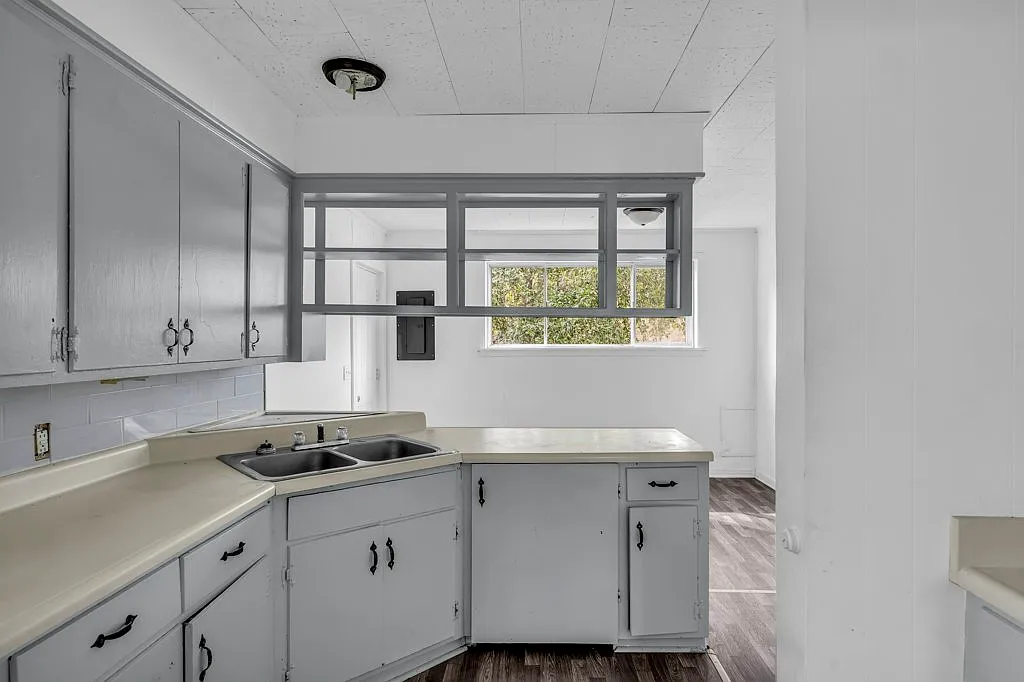 108 King St — Photo 3