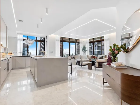 88 SW 7th St APT 4001, Miami, FL 33130
