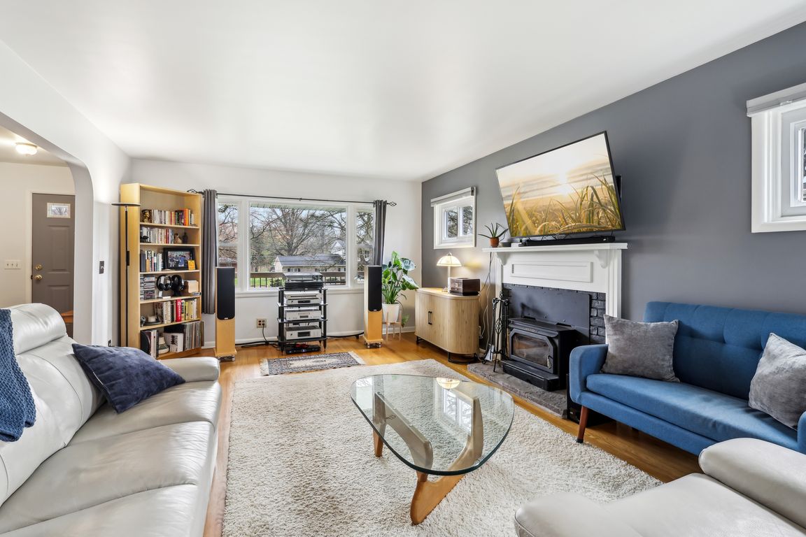 Magdalyn Dr-0904-005.jpg