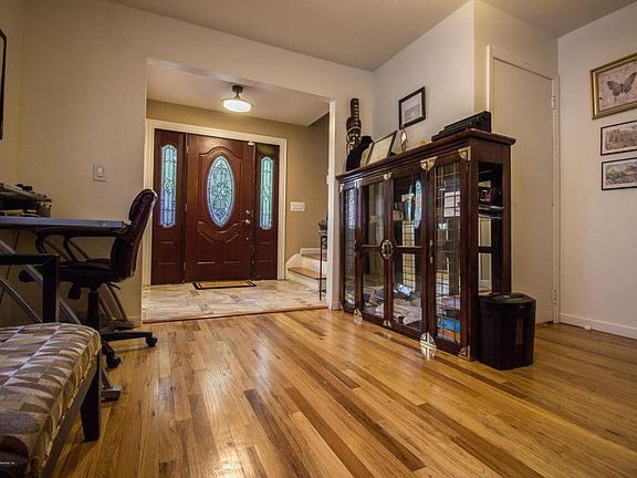2nd image of 27 Thurston St