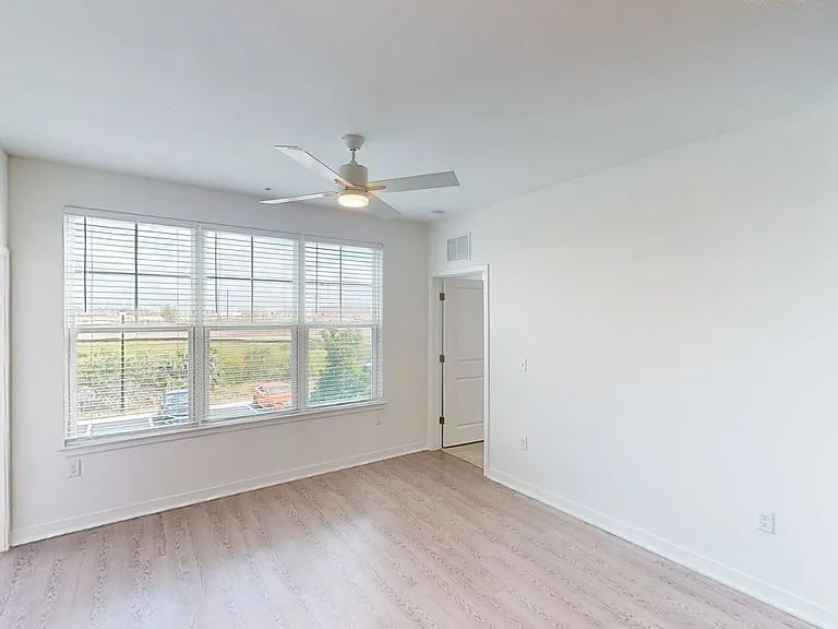 Essex Luxe Apartments — Photo 65