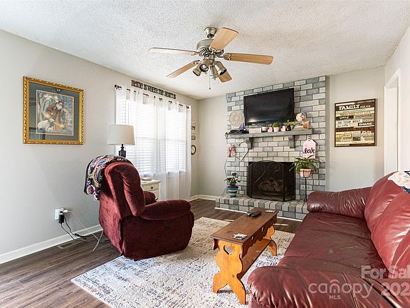 3rd image of 105 Mountain Side Dr