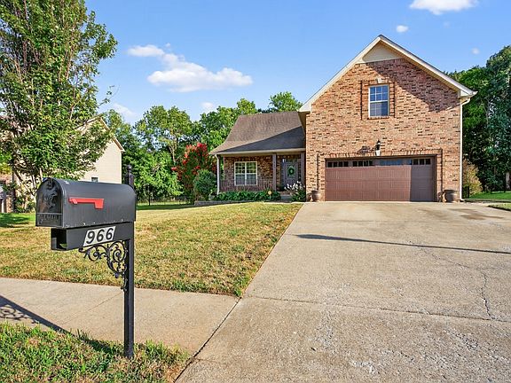 4th image of 966 Willow Cir