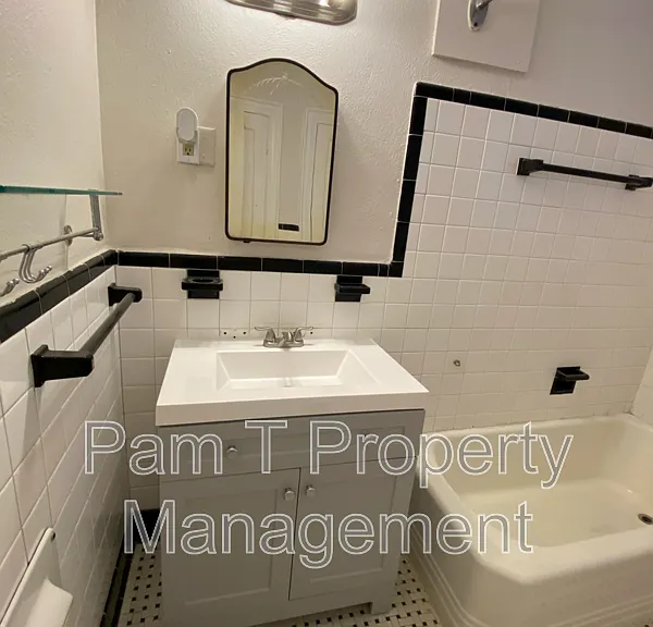 740 E 45th St #4 — Photo 6