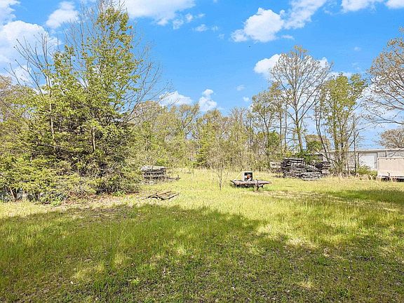 3rd image of 1071 Middleton Run Rd