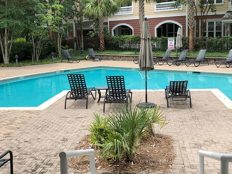 400 Bucksley Ln #201 — Photo 4