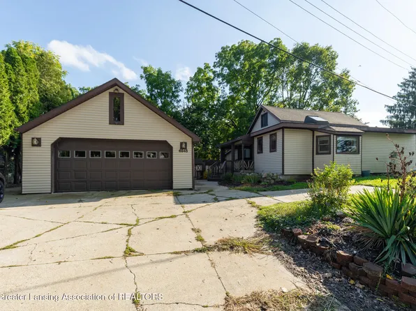 6945 Delta River Dr, Lansing, MI 48906