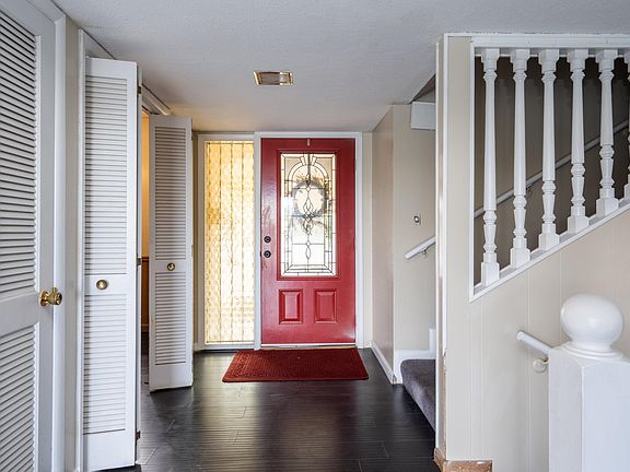 3rd image of 417 Crown Point Dr