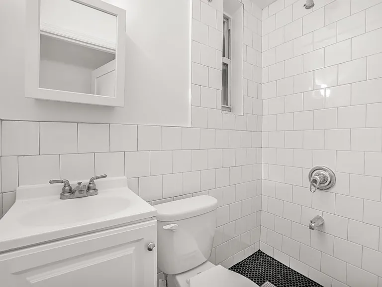 7 Morton St #10 — Photo 4