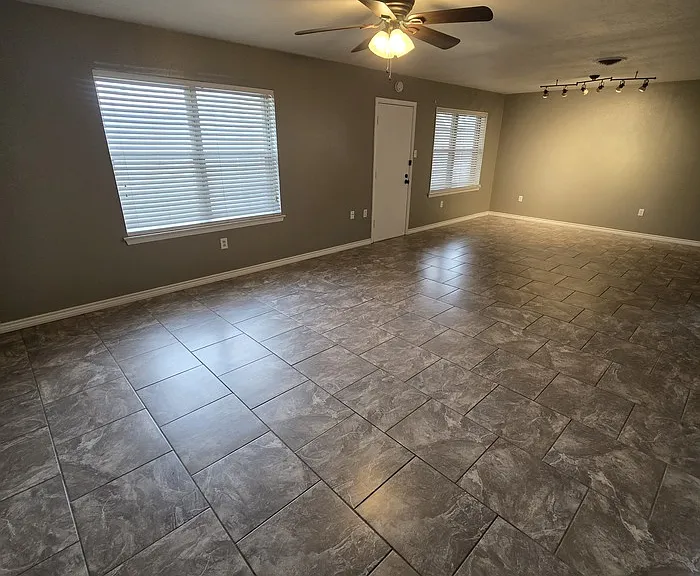 3311 W Shandon Ave — Photo 10