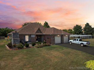 619 S Timberridge Dr, Cushing, OK 74023