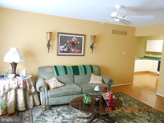 5th image of 227 W Red Lion Dr