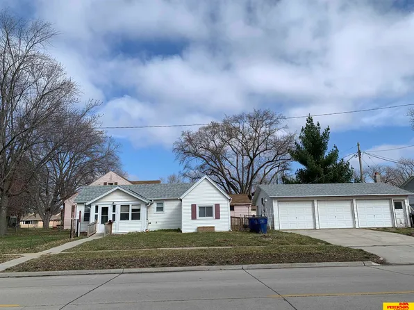 110 E 19th St, Fremont, NE 68025