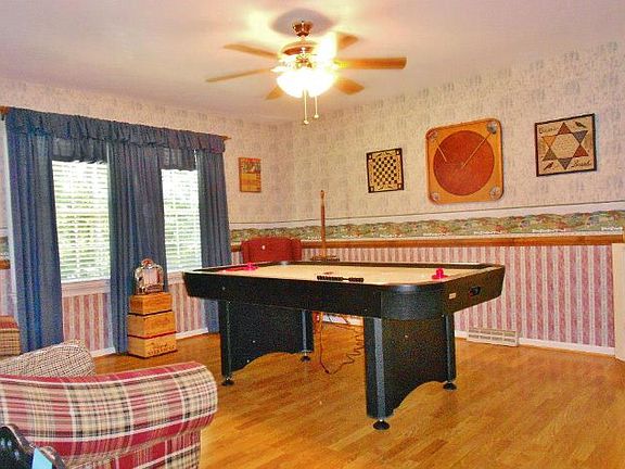 4th image of 9860 Knobs Hill Ln