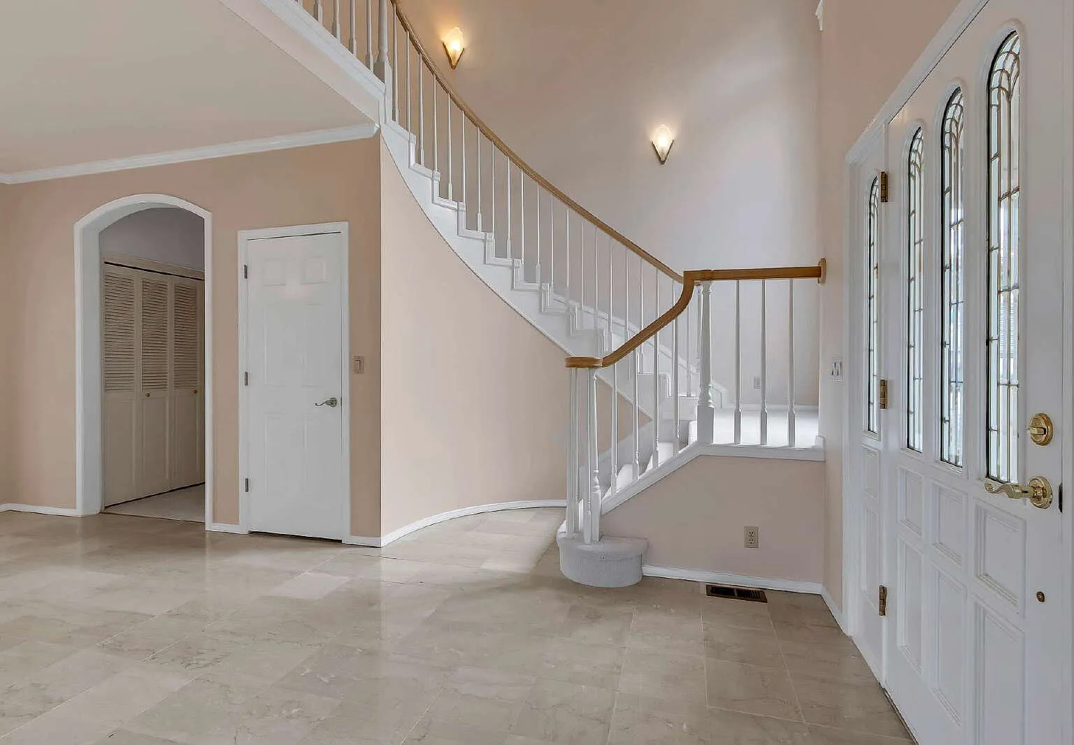 Extravagant Custom Home in Olympia — Photo 4