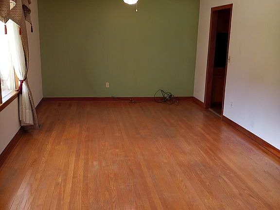 3rd image of 1515 Zane Whitson Dr