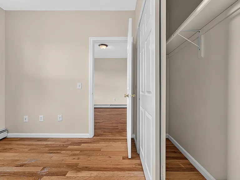 21 Robert Pl #2R — Photo 10