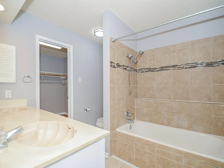 12722 Ashford Brook Dr — Photo 30