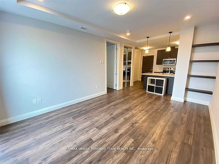 118 King St E #621 — Photo 15