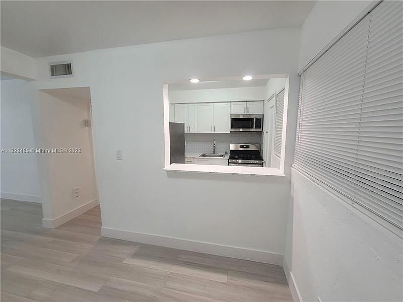 1st image of 7435 Byron Ave #3