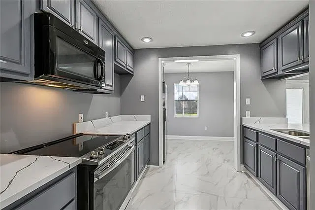 833 Lawrence St — Photo 3