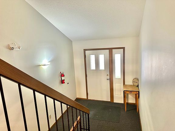 3rd image of 18462 Creeks Bend Dr
