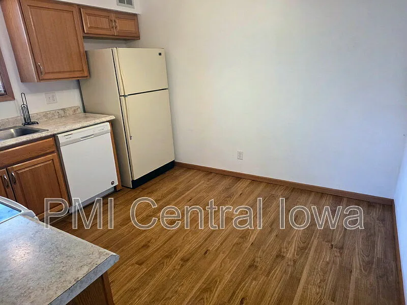 2 bed, 1.0 bath, 884 sqft, $950 — Photo 4