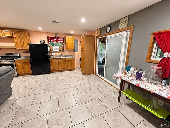 5th image of 399 Pendergast Rd