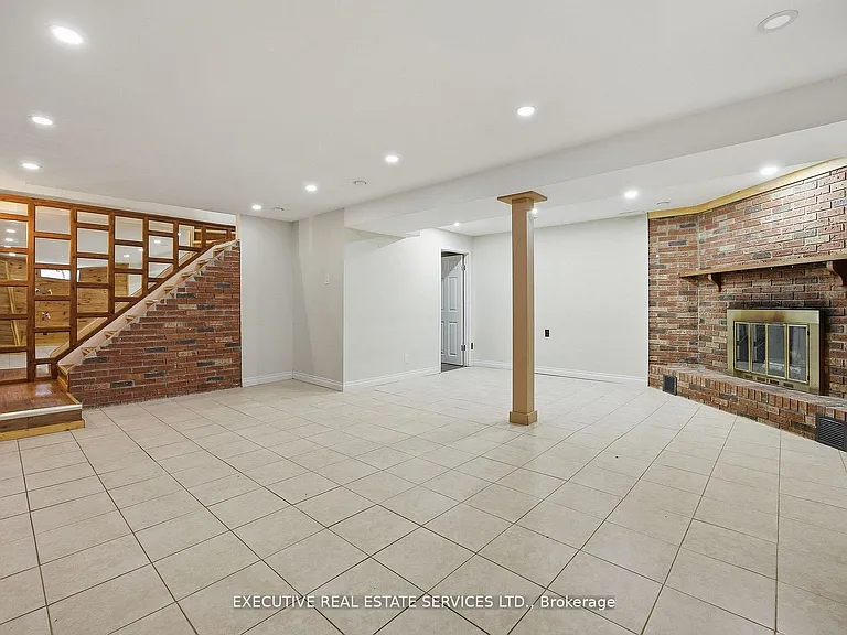 69 Lorraine Cres — Photo 33
