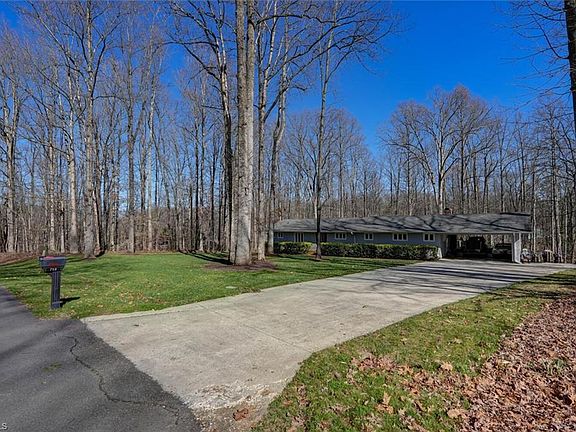3rd image of 712 Woodsway Ct