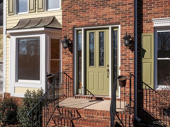 4th image of 4934 Foxbriar Trl