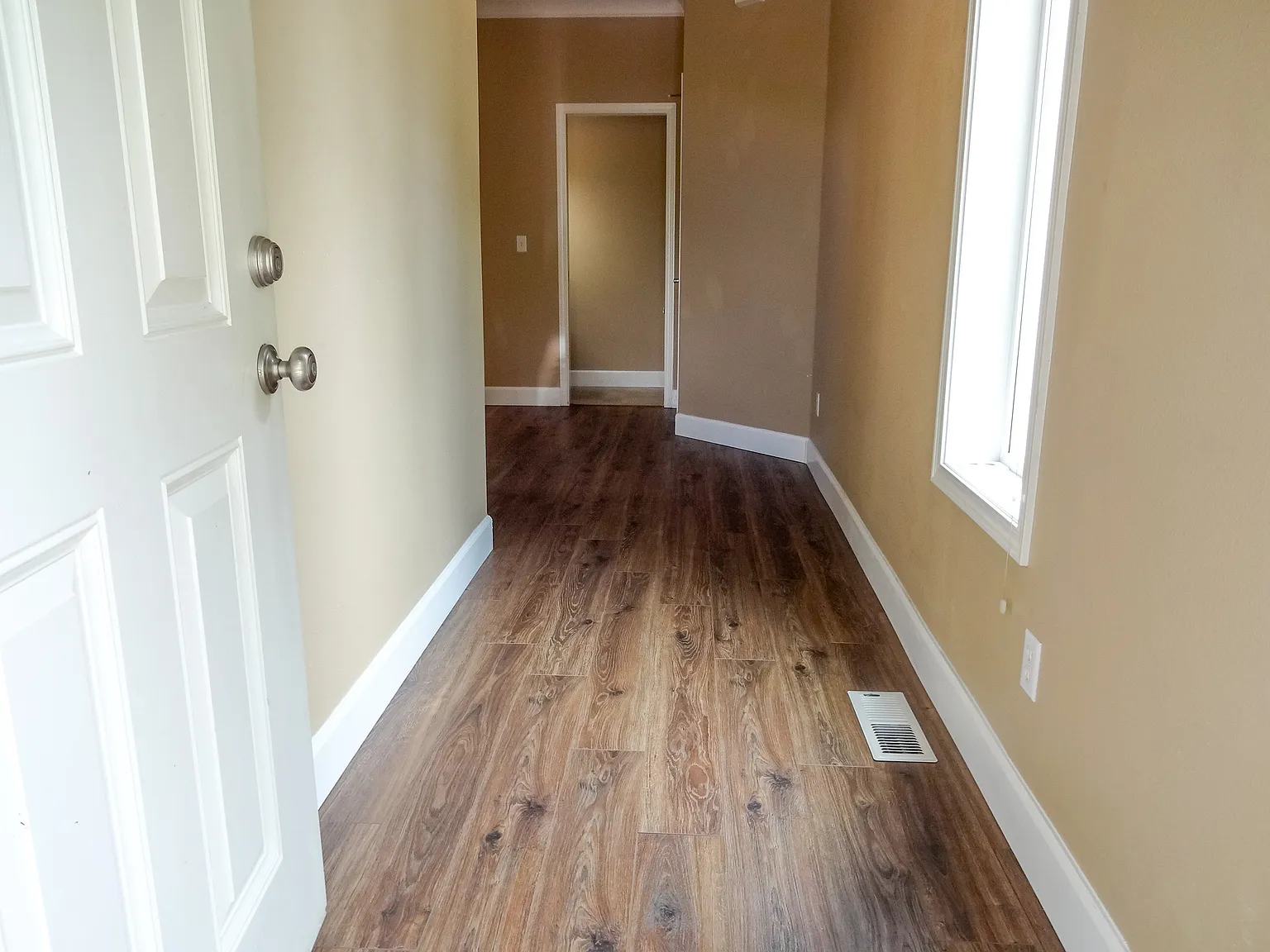 3 bed, 2.5 bath, 1906 sqft, $2,650 — Photo 2