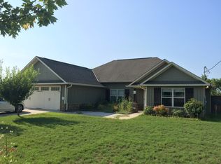 16 Farmboy Ct, Fort Mitchell, AL 36856