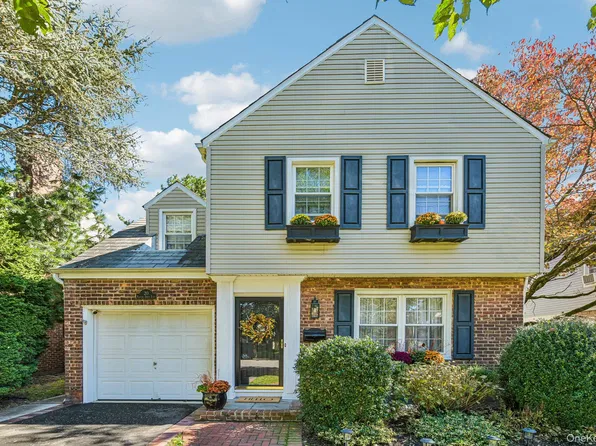 20 Revere Drive E, Floral Park, NY 11001