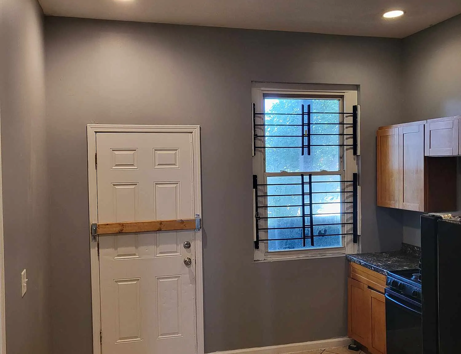 3 bed, 1200 sqft, $1,650 — Photo 2